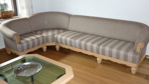 Großes, gemütliches Ecksofa im Landhausstil